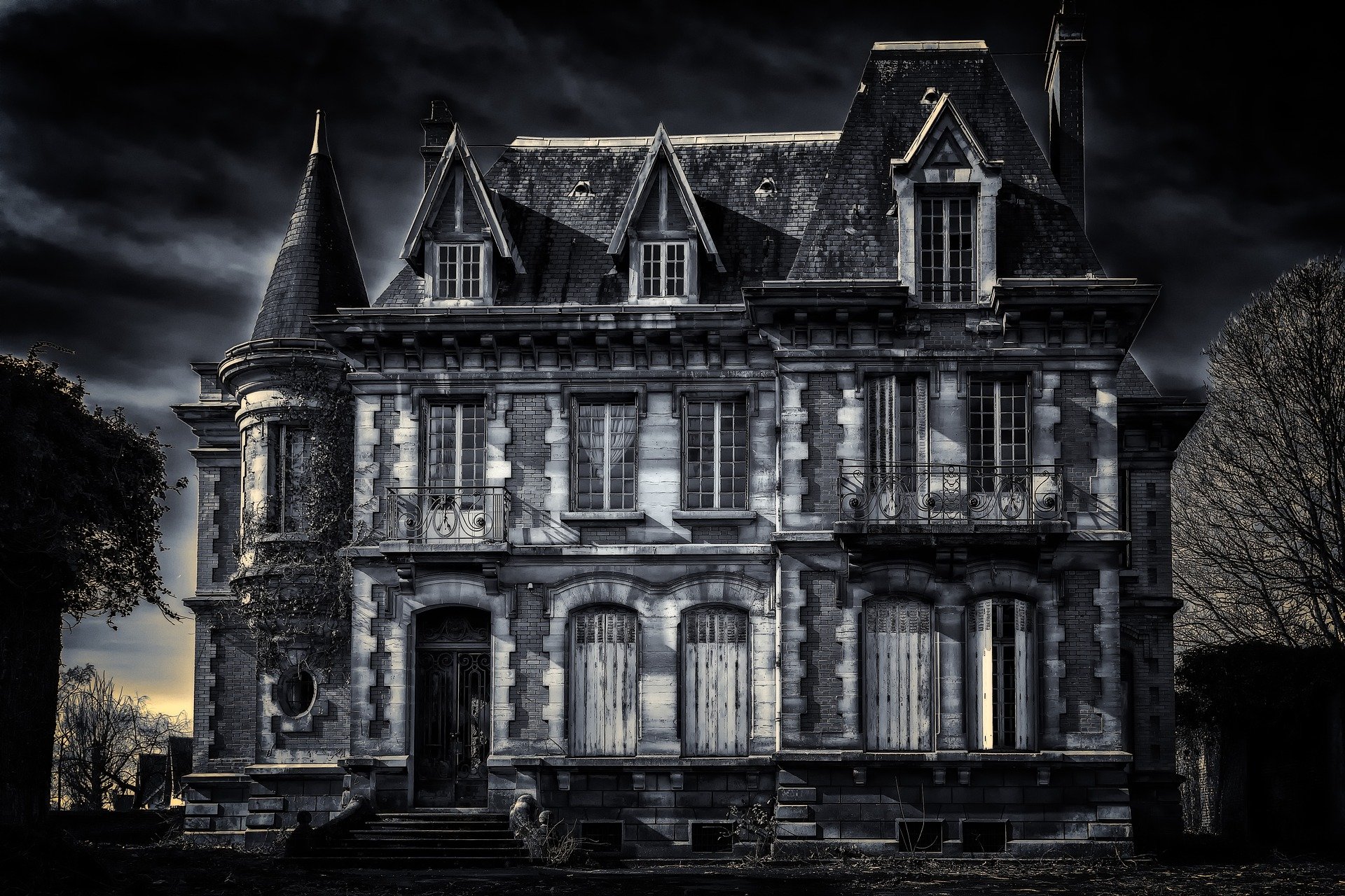 Uma casa mal assombrada, crianças e assombrações. Quem tem medo de fantasmas?